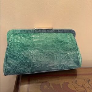 Elegant Green Crocodile-Embossed Clutch